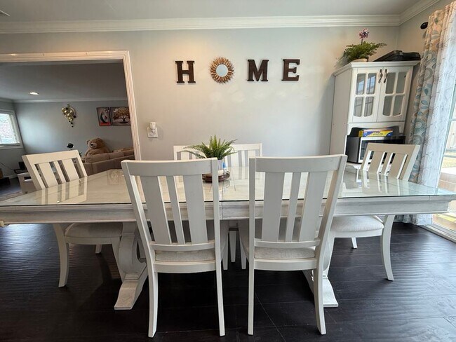 Building Photo - Charming 4-Bedroom, 2-Bath Fully Furnished...