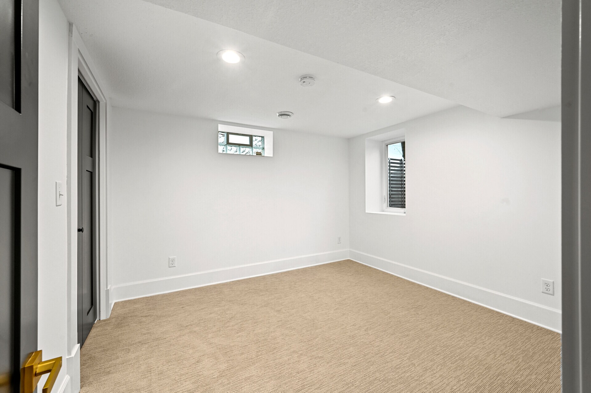 Building Photo - 3127 33rd Ave S