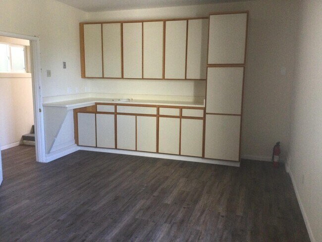 Building Photo - 55 Del Monte Dr