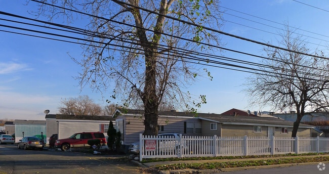 Building Photo - Goethals Community