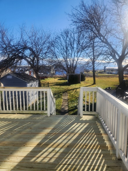 Building Photo - 948 W Main St