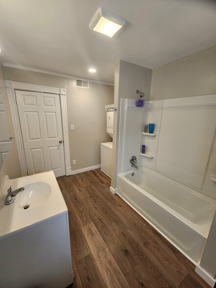 Bathroom (11x8) - 340 Virginia Ave