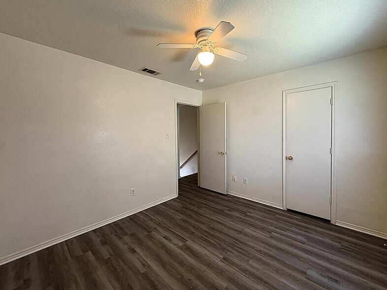 Building Photo - 5709 Redstone Dr