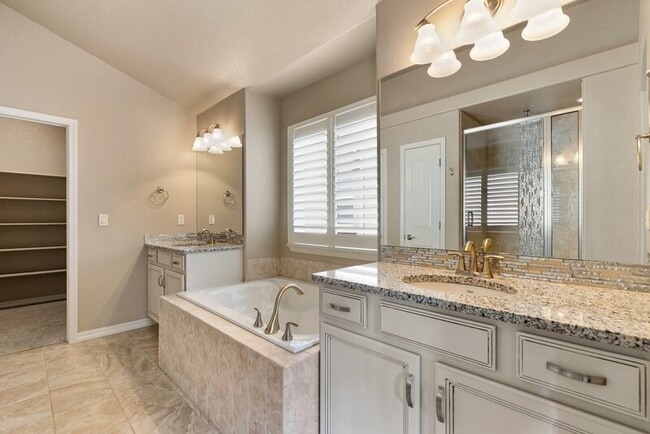 Building Photo - 3003 Looking Glass Way