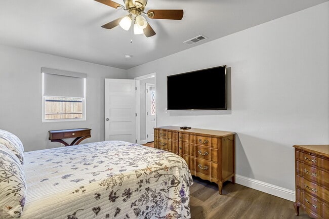 Building Photo - 4134 N Maroa Ave