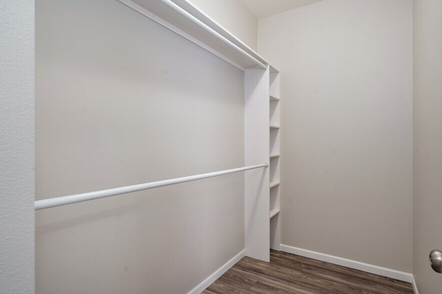 Building Photo - 319 S Florence Ave