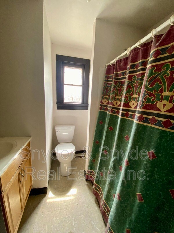 Building Photo - 390 Doyle St