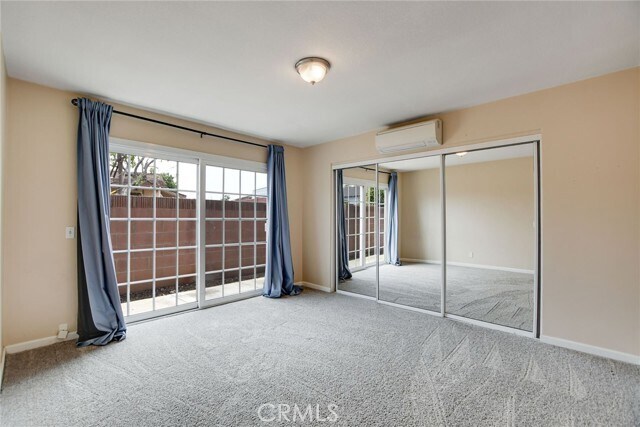 Building Photo - 1015 E Walnut Ave