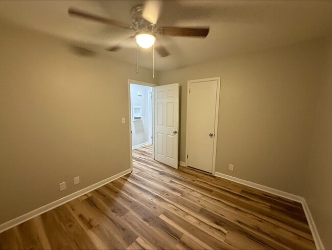 Building Photo - Updated 2 Bedroom in Brainerd! New Floorin...