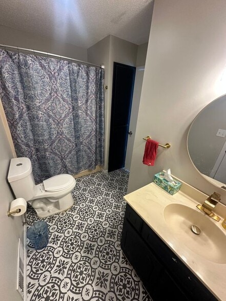 Building Photo - 321 Harrison St W