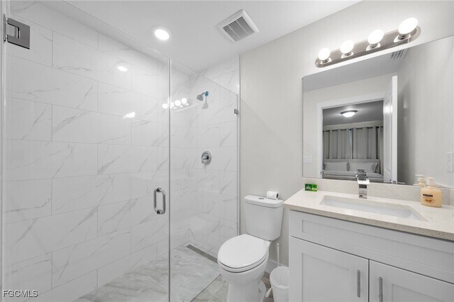 Building Photo - 901 Albany Ave