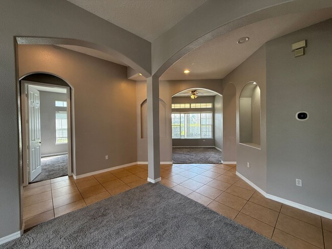 Building Photo - 1710 Swallowtail Ln