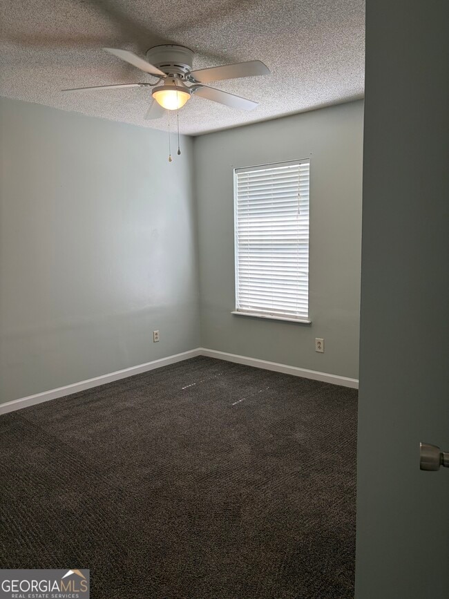 Building Photo - 121 Innerlake Ln