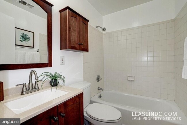 Building Photo - 2025 Flagler Pl NW