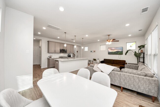 Building Photo - 3116 Dakota Falls Dr