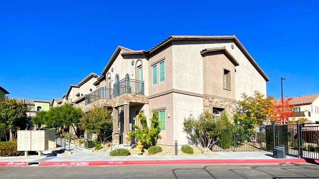 Building Photo - Spectacular 3 Bedroom Townhouse in Gate Community Near Sky Canyon and Centennial! Strip Views!