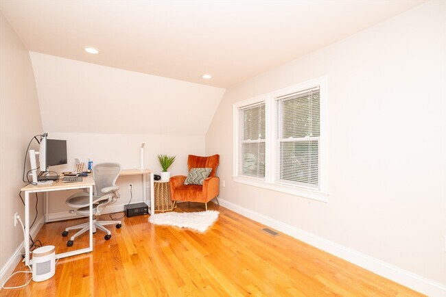 Building Photo - 592 Poplar St