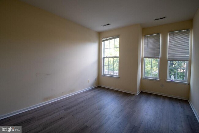 Building Photo - 359A Union St