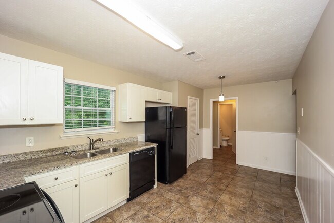 Building Photo - 6133 Fieldcrest Dr