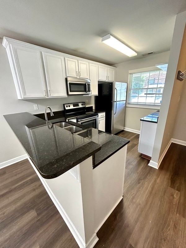 Building Photo - 1215 Green Oaks Ln
