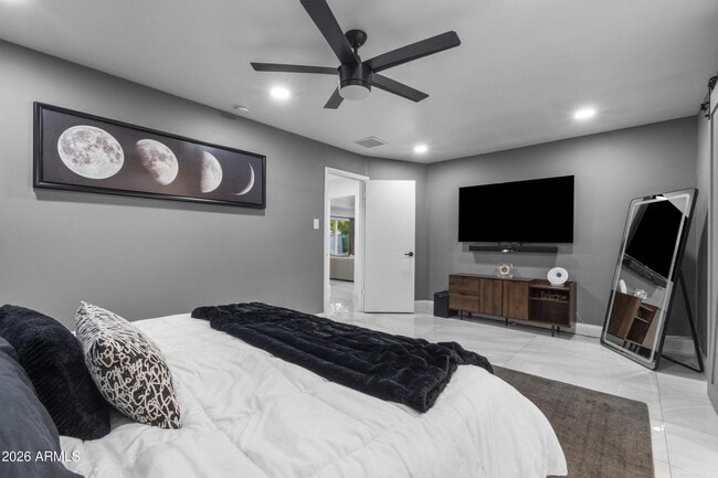 Building Photo - 3938 E Cheery Lynn Rd