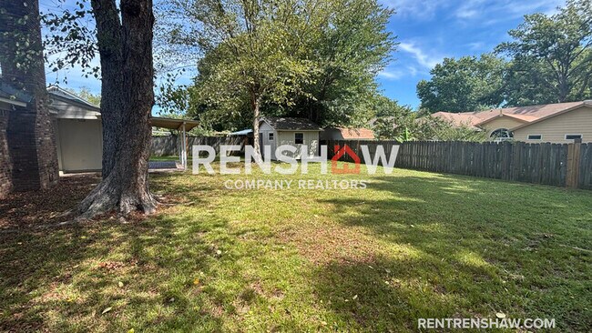 Building Photo - 4644 Benoit Dr