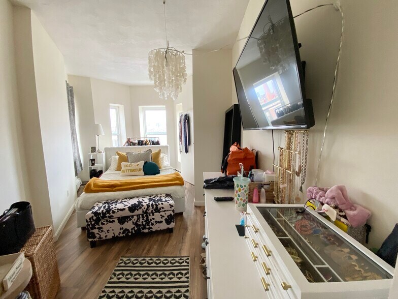 Building Photo - 72 Hammond St