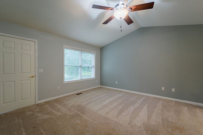 Building Photo - Charming 3 bedroom, 2 bathroom located in the picturesque Hot Springs Village