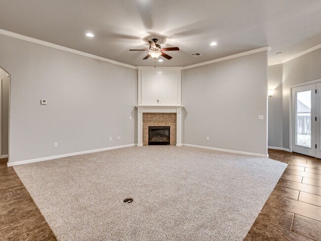 Building Photo - 5301 NW 162nd Ter, Edmond, OK 73013