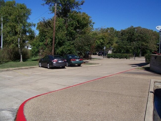 Building Photo - 317 Cherry St