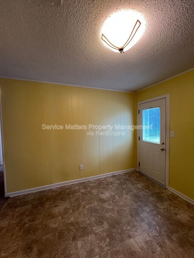 Building Photo - 3227 Fresno Ave