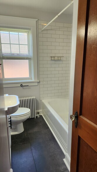 Building Photo - 26 W Areba Ave