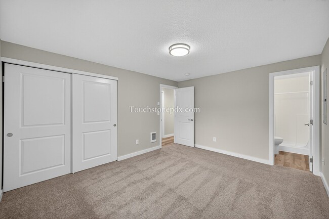 Building Photo - 119 SE Sweetbriar Ln