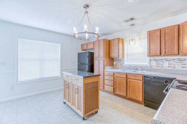 Building Photo - Beautiful 2-Story 3 bedroom and 2.5 townhouse in High Point, off Skeet Club Rd and Eastchester