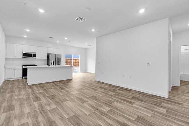 Building Photo - 7250 W Norwich Ave