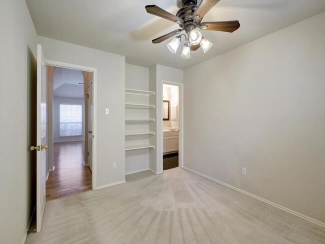 Building Photo - 213 Mesa Verde