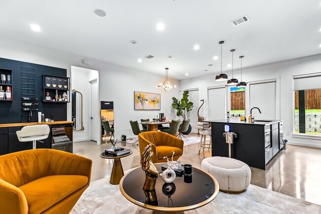 Building Photo - 1211 Bonnie View Rd