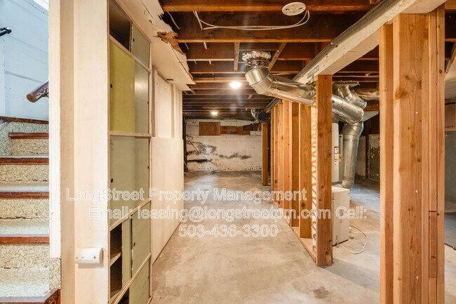Building Photo - 536 NE San Rafael St
