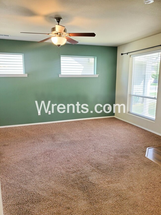 Building Photo - Beautiful 2 Story Home!