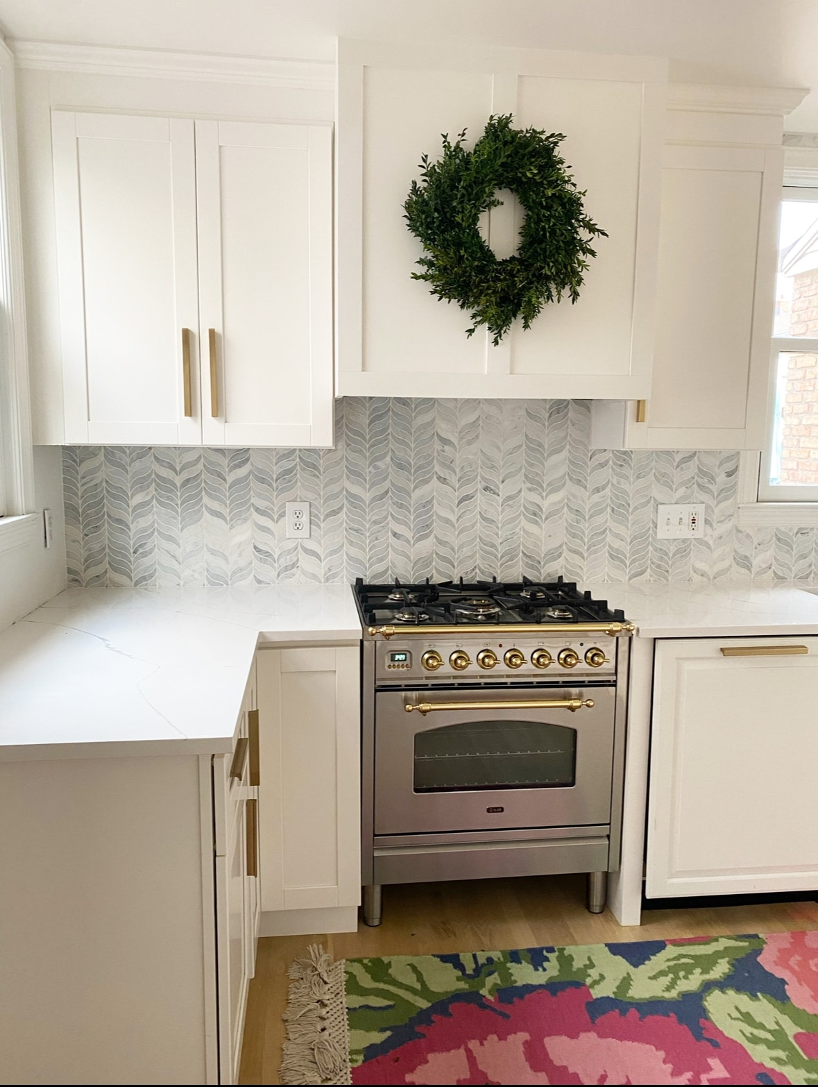 kitchen - 6120 N Kent Ave