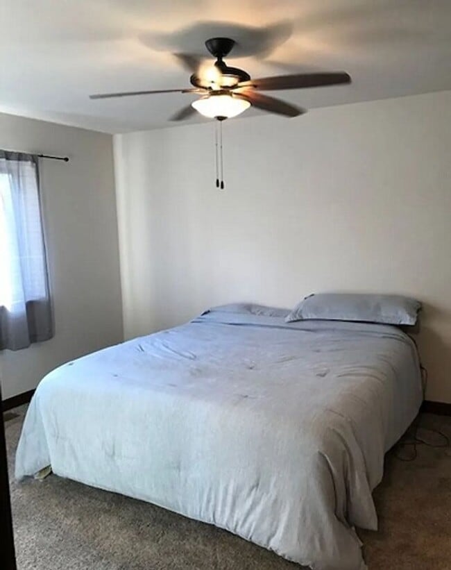 Building Photo - 866 Daisy Ln