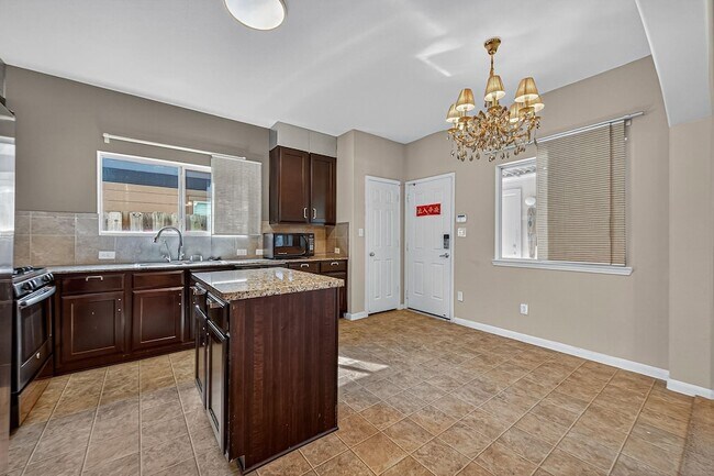 Building Photo - 14574 Empanada Dr
