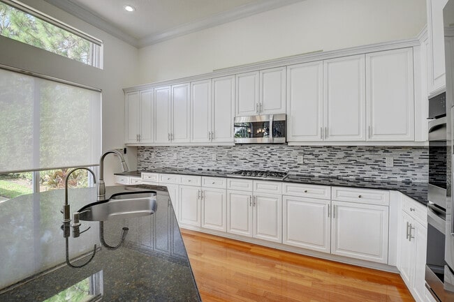 Building Photo - 6711 Royal Orchid Cir