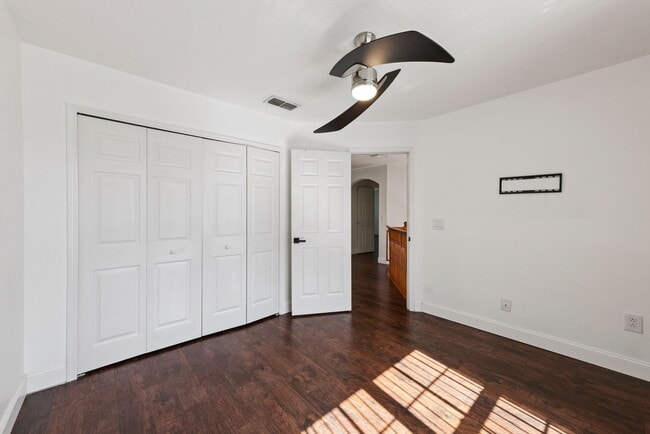 Building Photo - 4920 Hook Hollow Cir