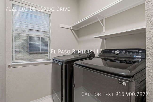 Building Photo - 7121 Luz De Espejo Dr