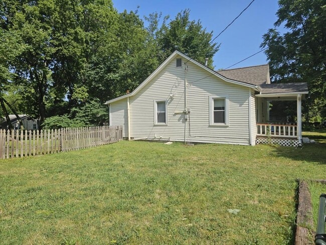 Building Photo - 1211 Almira Ave