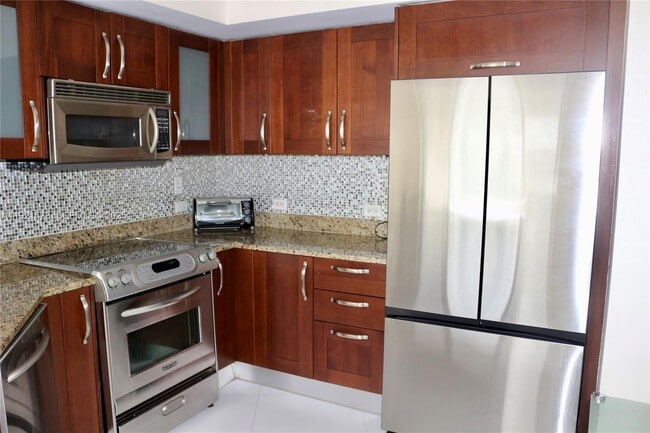 Building Photo - 20000 E Country Club Dr