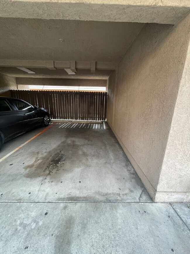 Building Photo - 924 S Cambridge St