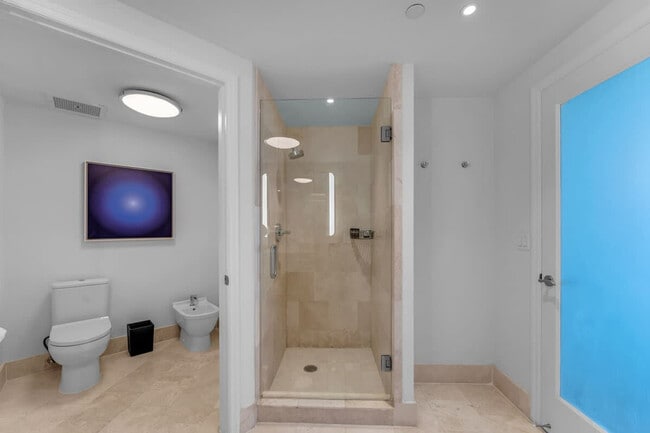 Building Photo - 4401 Collins Ave