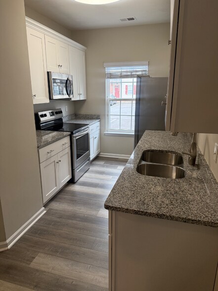 Building Photo - 952 George Washington Hwy N